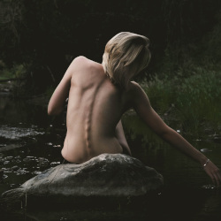 mulher costas desnudas